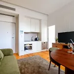 Library House With Ac Near Metro Appartamento