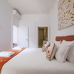 Library House With Ac Near Metro