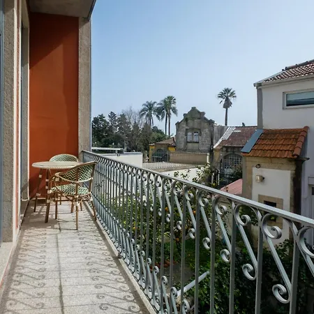 Library House With Ac Near Metro