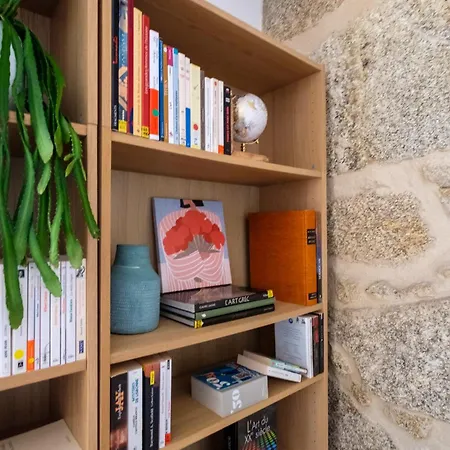 Library House With Ac Near Metro 아파트