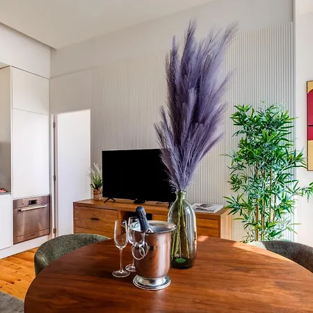 Library House With Ac Near Metro